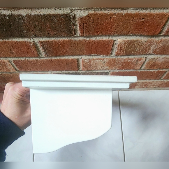 Scalloped White Wood Farmhouse Wall Shelf with Plate Groove - Picture 3 of 6